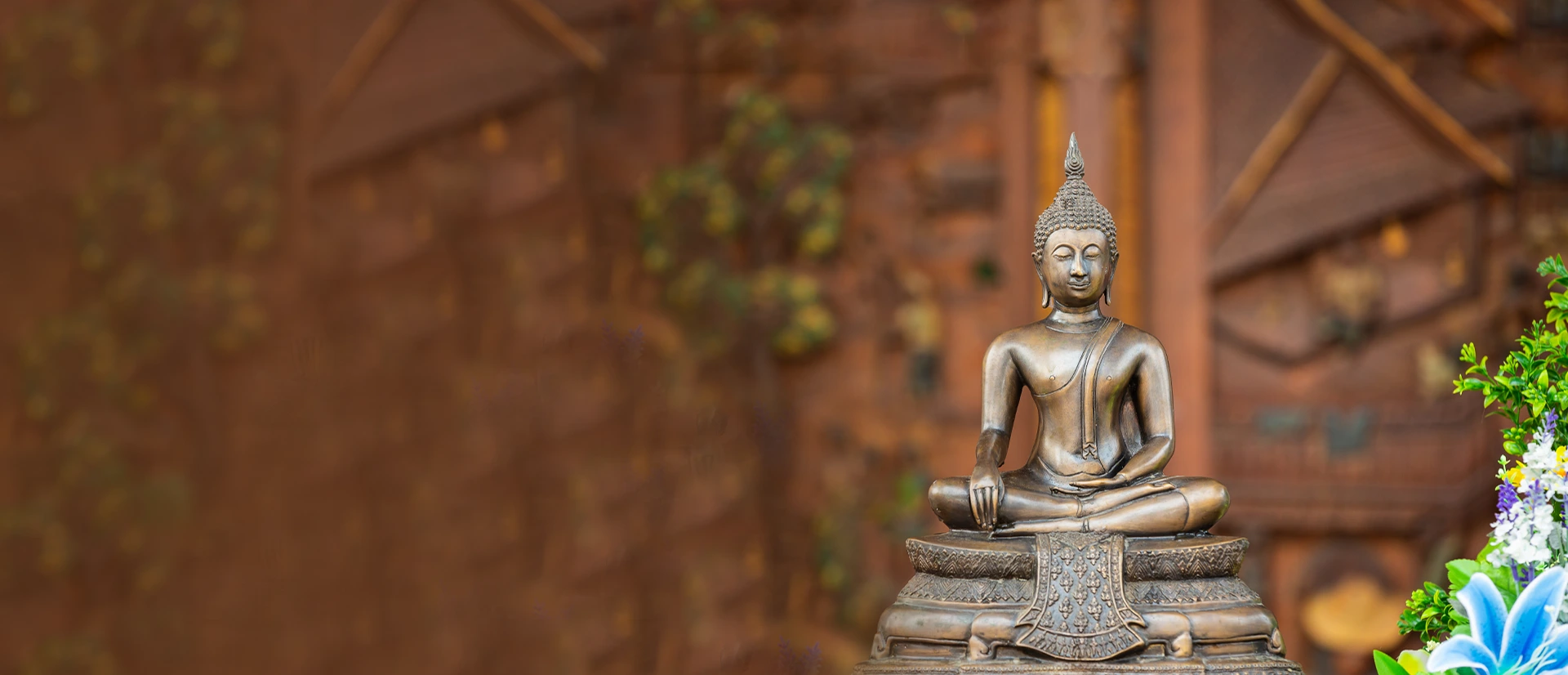 Statue de Bouddha en bronze — méditation et sérénité